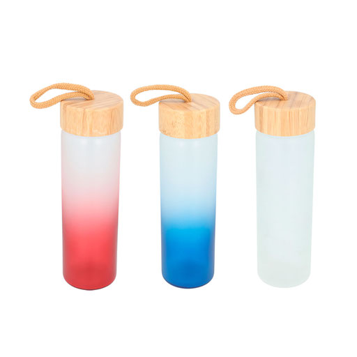 CÓDIGO ANF 067 Incluye tapa de bambú con asa. MATERIAL VIDRIO/BAMBÚ. MEDIDA 6.5 x 22.7 cm CAPACIDAD 540 ML.