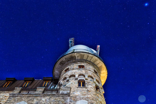 Bild: Kulm Hotel at night, Zermatt, Gornegrat; "looking at the stars"; www.2u-pictureworld.de