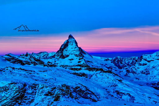 Bild: Blick vom Telskop-Turm des Kulm Hotels zur "blauen Stunde"