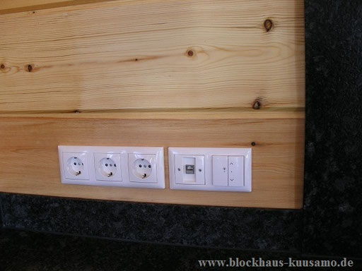Elektroleitungen im Blockhaus 