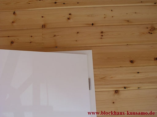 Türen im Blockhaus 