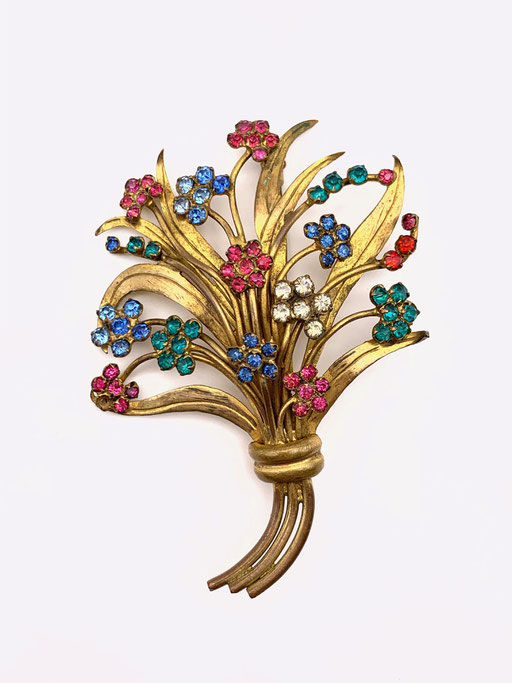 Lovely Old Europe Flower Bouquet Brooch in Russian gold finish and small rhinestones florets accents -- Art.881/4 -SOLD OUT