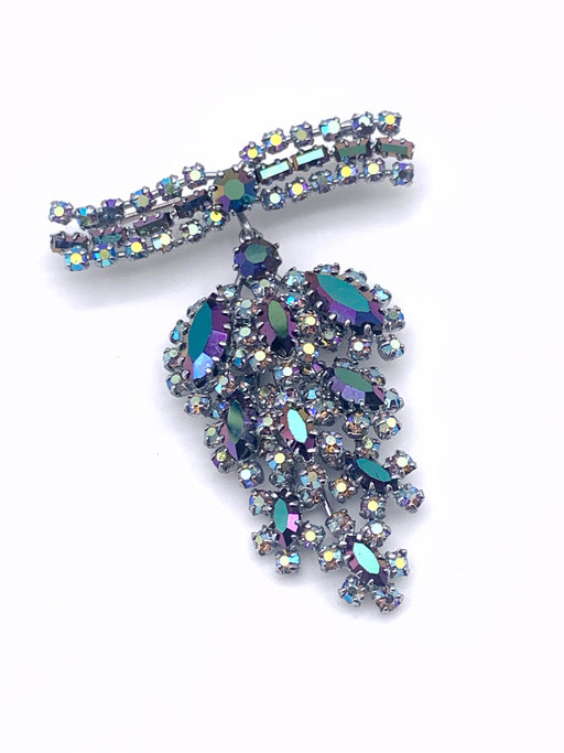 1950s Vintage Carnival Glass Dangle brooch - large top quality brooch with gorgeous stones on silver rhodium tone setting  -Art.422/4-