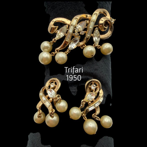 Vintage TRIFARI Rhinestones Faux Pearl Dangles set- lovely Crown Trifari gold bar-style brooch and clip-on earrings  - Art.240/7