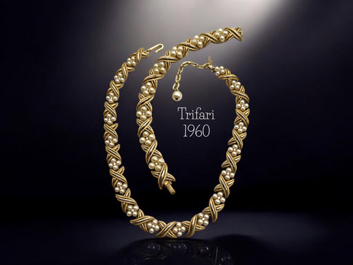 1960 Vtg Crown TRIFARI pearls and rhinestones Necklace & Bracelet set-golden ribbon with flower Pearls and Clear Rhinestones-art.510/3-