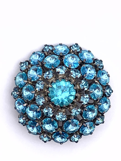 1950 Fantastic domed shaped blue sky brooch - rhinestones prong with a glossy sparkle and very glam appeal - art.495/4 -