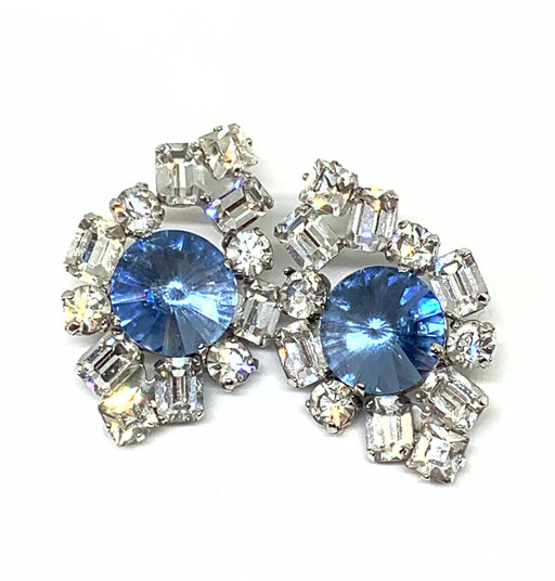 Generous clear and baby blue sparks, Diamond Shape clip-on earrings - 1970s vintage earrings whit a bold appearance -Art.429/6