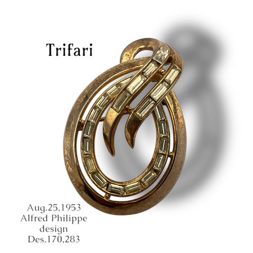Vintage Trifari Gold Tone Rhinestone 1950's design whit baguettes pat. pending Brooch - Art.638/7