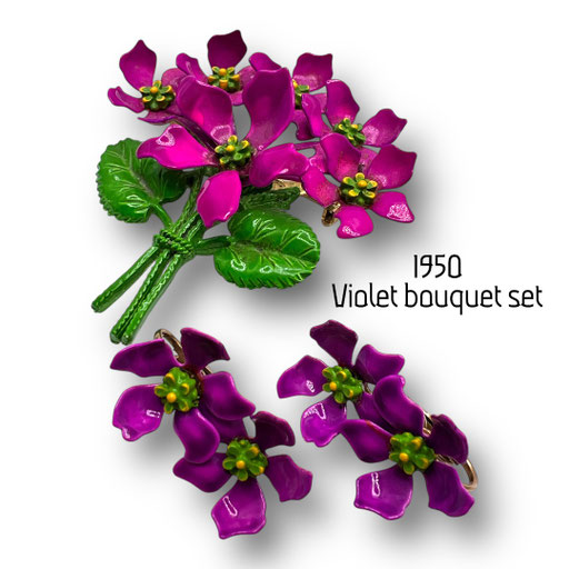 Retro Fuchsia & Green Enamel appealing Violets Flower bouquet Pin Brooch and Earrings Set - adorable 1940s set - Art.541/7