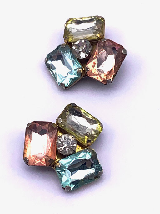 Showy pastel colors clip-on earrings - stylized Clover shape, fashionable earrings with lively pastel color - Art.348/6