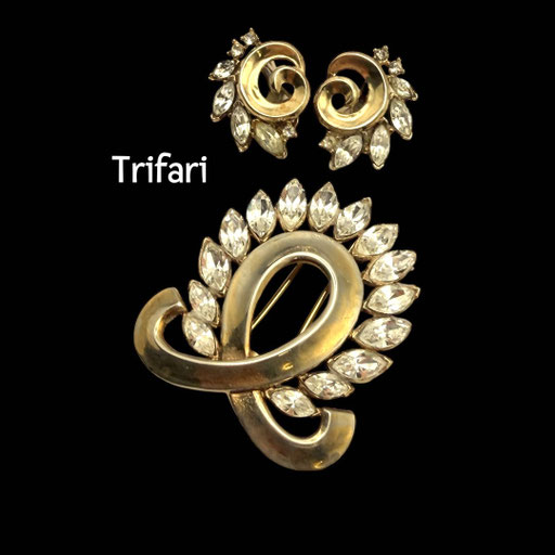 Crown TRIFARI gold ribbon/swirl design Dress Clip and earrings set retro era -art.661/7
