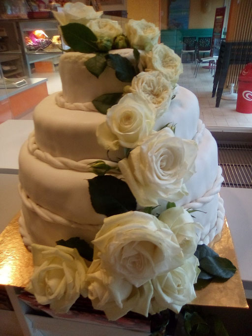 Les Pieces Montees La Boite A Gateaux Evian