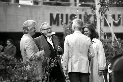 ZHDK ALUMNI TONIAREAL