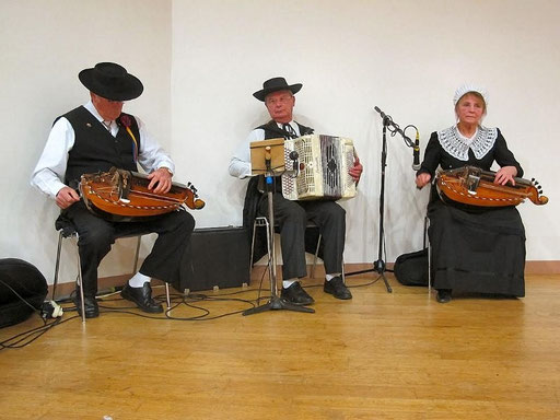 les ménestrels sarladais groupe folklorique en dordogne danse et musique  chants traditionnel folklorique costumes traditionnels occitan folklore en périgord noir animation culturelle gastronomie et tourisme sud ouest 