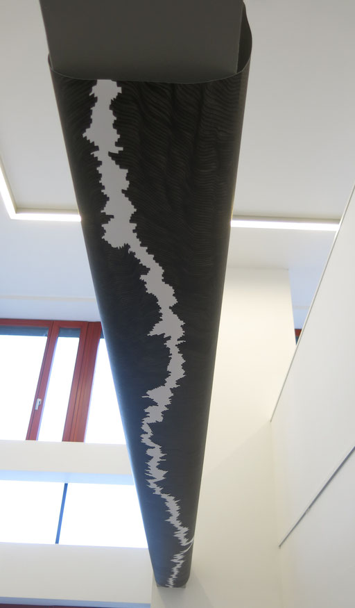 " Randbedingung 2", drawing ink on paper around a column, 300 x 150 cm