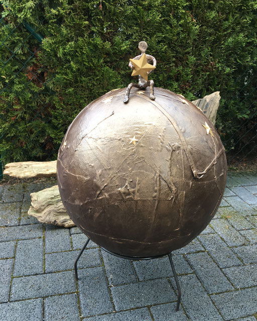 "Sternen-Bola" mit Metallsockel