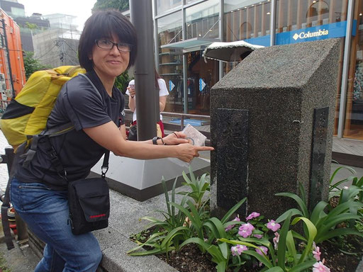 登山ガイドの恩田さんと一緒の講座。穏田橋にて。キャットストリートは渋谷川だった！