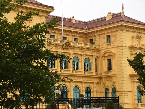 Als onderdeel van het relikwie van het Ho Chi Minh-complex is het presidentieel paleis Hanoi een van de hoogtepunten