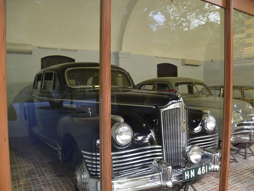 President Ho Chi Minh (oom Ho) had enkele auto's voor officieel en persoonlijk gebruik, waaronder de Peugeot 404, ZIS 115 en Pobeda.