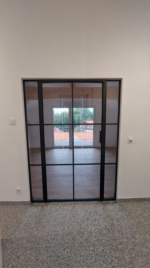 Glastüre- Glasabtrennung - Lofttüre mit Festteilen © Glaserei Allgäuer