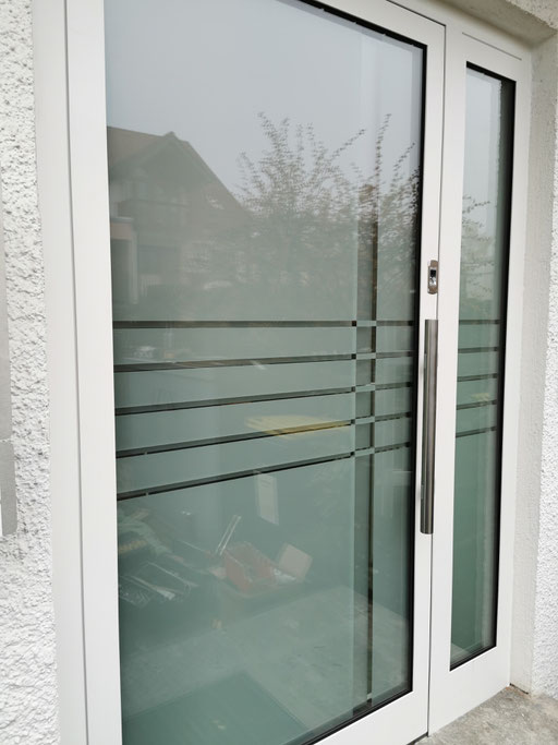 Sandstrahldesign - Haustüre, Wärmeschutzisolierglas - © Glaserei Allgäuer