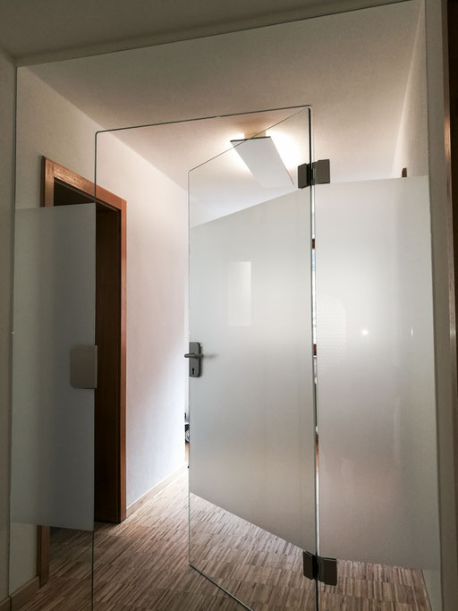 Glastüre- Glasabtrennung - © Glaserei Allgäuer