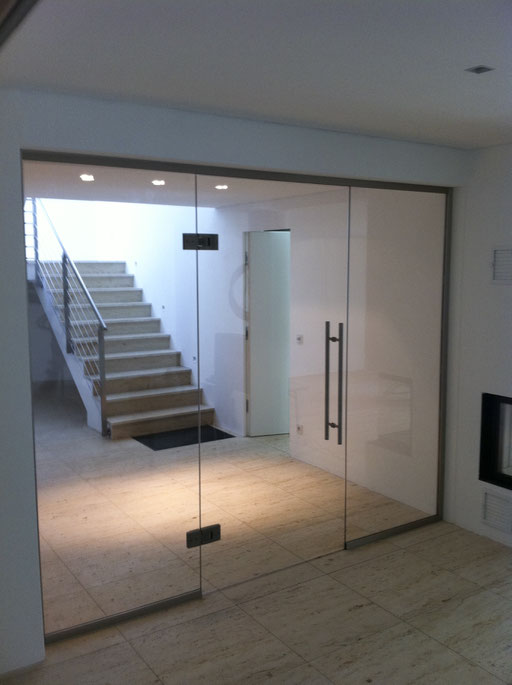 Glasabtrennung - Ganzglasanlage - Pendeltüre - © Glaserei Allgäuer