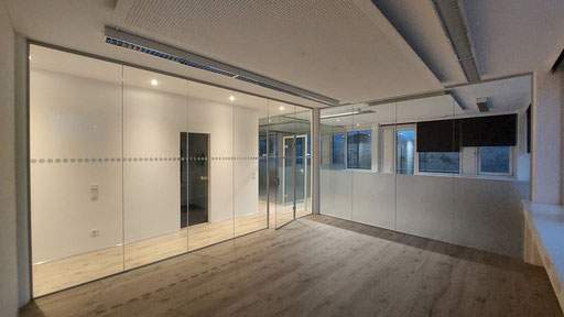 Ganzglasanlage - Büroabtrennung - © Glaserei Allgäuer