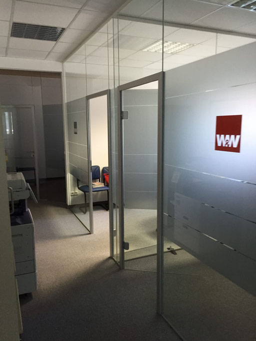 Büroabtrennung aus Glas - Glasabtrennung - Glastüre - © Glaserei Allgäuer