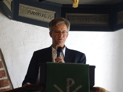 Rainer Ohlen während seiner Predigt