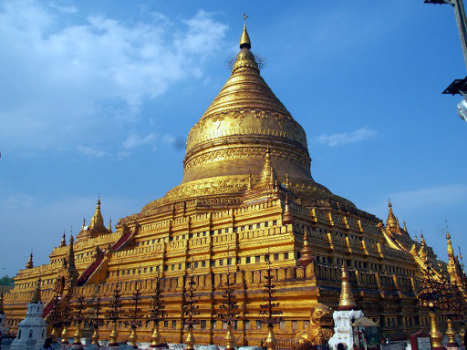 Vergoldet - Ganzansicht der Shwezigon Pagode in Nyaung U ...