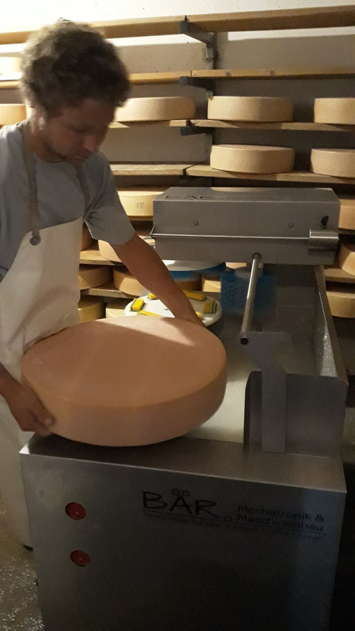 Machine à soigner le fromage Mettre le fromage