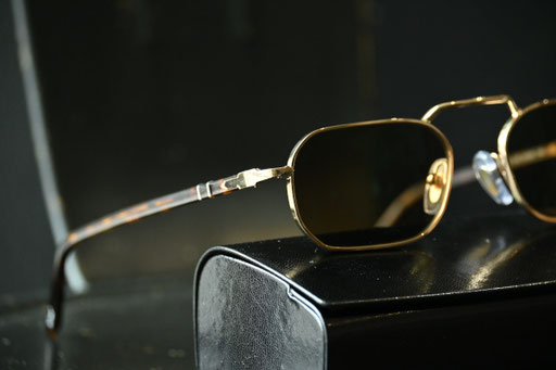 ◎フレーム：Persol／PO-1020V　◎レンズ：TALEX／RUSTER BROWN