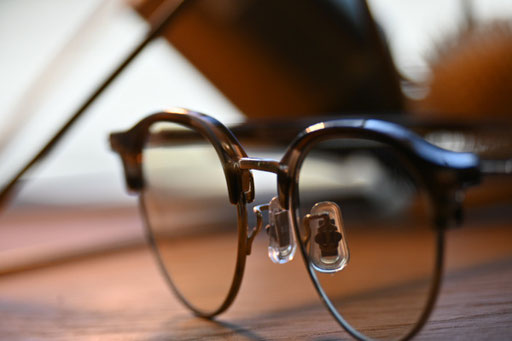 ◎フレーム：E5 eyeven／C10　◎レンズ：TALEX／MO’EYE BROWN