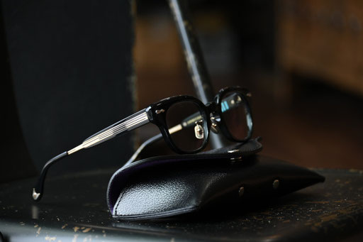 ◎フレーム：GROOVER SPECTALES／ARMSTRONG　◎レンズ：HOYA／NULUX1.60 SENSTY DARK GREEN