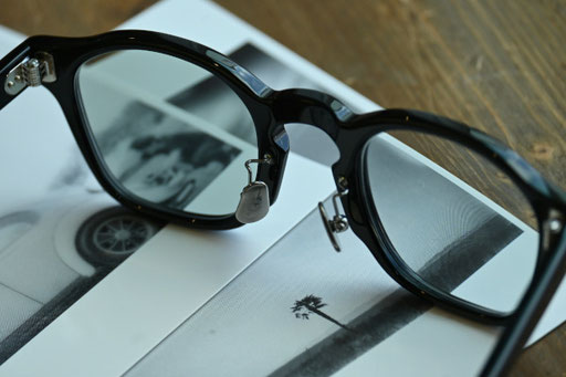 ◎フレーム：GROOVER SPECTALES／DOLLⅢ　◎レンズ：HOYA／NULUX1.60 SENSTY DARK GREEN