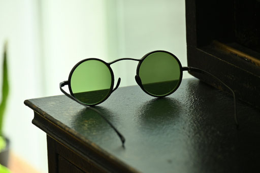 ◎フレーム：KameManNen / KMN-9505　◎レンズ：TALEX / AIRY GREEN