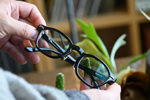 ◎フレーム：GROOVER SPECTALES／DOLLⅢ　◎レンズ：HOYA／NULUX1.60 SENSTY DARK GREEN