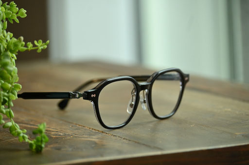 ◎フレーム：omodok / little-124　◎レンズ：Ito Lens / ACROLITE1.60