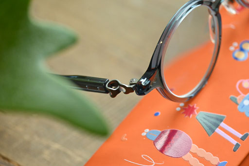 ◎フレーム：omodok／little-104M　◎レンズ：Ito Lens／1.67薄型非球面レンズ