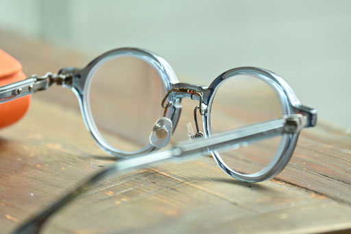 ◎フレーム：omodok／little-104M　◎レンズ：Ito Lens／1.67薄型非球面レンズ