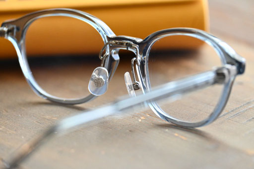 ◎フレーム：omodok／little-105M　◎レンズ：Ito Lens／ACROLITE1.60