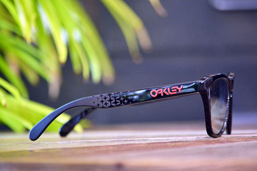 ◎フレーム：OAKLEY／FROGSKINS　◎レンズ：TALEX／RUSTER BROWN