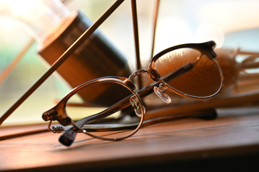 ◎フレーム：E5 eyeven／C10　◎レンズ：TALEX／MO’EYE BROWN