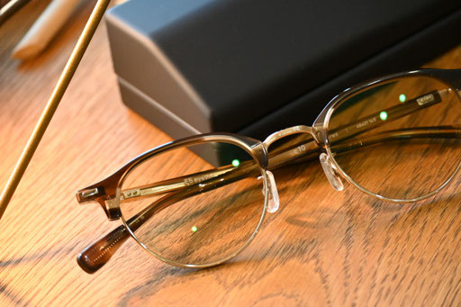 ◎フレーム：E5 eyeven／C10　◎レンズ：TALEX／MO’EYE BROWN