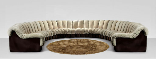  De sede  Ueli Berger, Eleanora Peduzzi Riva, Heinz Ulrich, K.Vogt.   "DS-600", Sectional "Snake" Sofa by De Sede / Antique Brown Goat Wool Flokati Rug, 1960s. PN.Modern