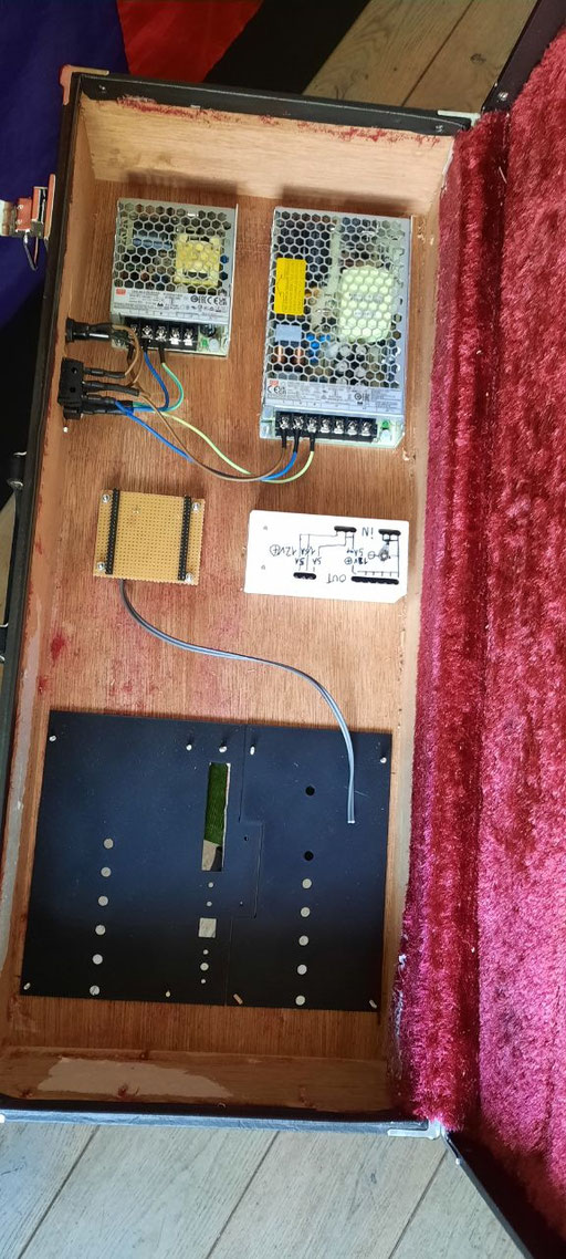 Last main box design process from a recicled saxophone case
