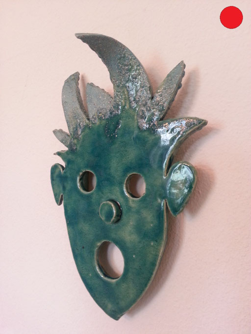 "Maske O" Keramik aus weißem Ton, bunt glasiert, 25 cm hoch