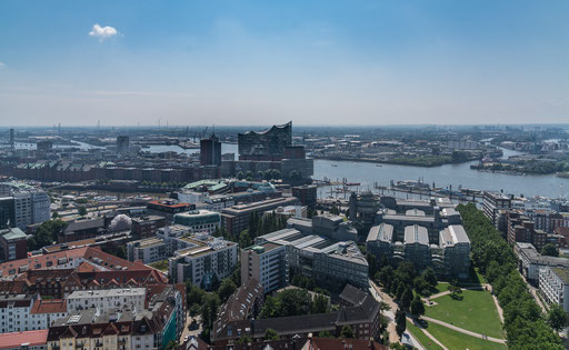 Blick von der Aussichtsplattform über Hamburg