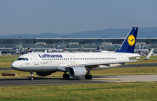 Deutsche Lufthansa AG mit Sitz in Köln ist ein deutscher Luftfahrtkonzern und gemessen an der Anzahl der beförderten Passagiere das größte Luftverkehrsunternehmen Europas.